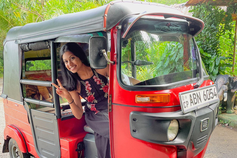 Negombo: Fishing Village, Fish Market & Lagoon Tuk-Tuk Tour