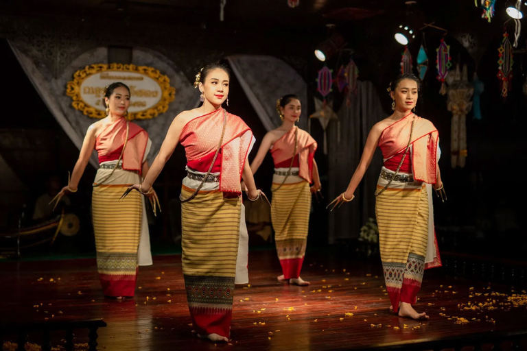 Chiang Mai: Khantoke Dinner with Traditional Performance Khantoke Dinner Set