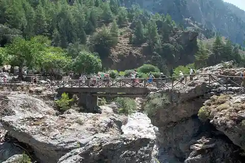 Samaria Gorge Day Trip Hiking Tour