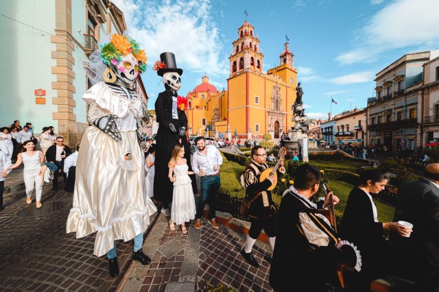 Visit Callejoneada / Dancing Alley in Guanajuato City Tickets in Guanajuato City