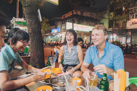 Saigon : Visite privée des ruelles à pied avec plus de 10 dégustationsSaigon : Visite à pied de la cuisine de rue avec un étudiant local