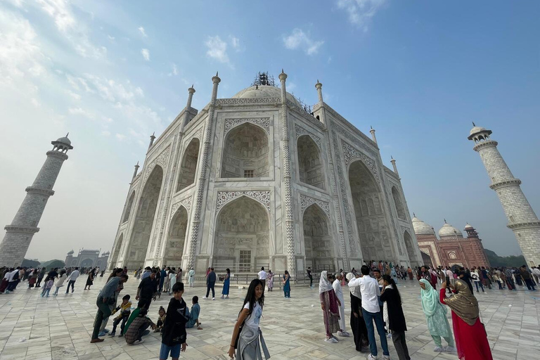 Delhi to Taj Mahal & Fort Tour + Lunch & Photographer From Delhi: Car + Guide