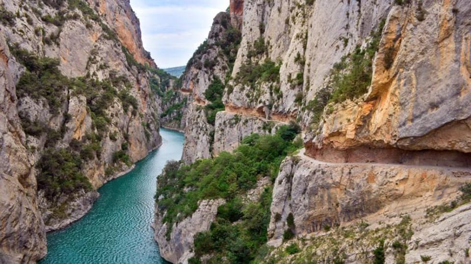 From Barcelona: Mont Rebei Canyon Day Trip with Guide, Barcelona