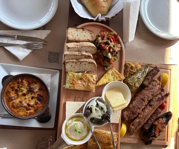 Tirana: Pranzo tradizionale nel centro della città