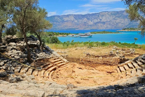 Marmaris: Cleopatra Island Boat Tour with Swimming Stops