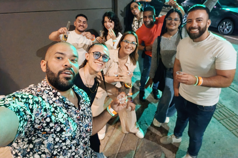 Medellín: Poblado Rooftops and Local Clubs Tour with Shots