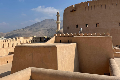 AMOUAGE: Całodniowa prywatna wycieczka do Nizwa i Al Jabal AkhdarCałodniowa prywatna wycieczka do Nizwa i Al Jabal Akhdar