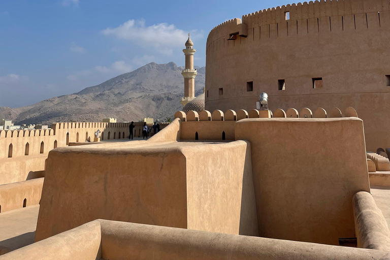 AMOUAGE: Całodniowa prywatna wycieczka do Nizwa i Al Jabal AkhdarCałodniowa prywatna wycieczka do Nizwa i Al Jabal Akhdar