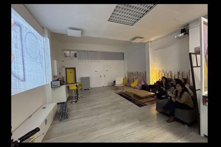 TUFTING: Learn how to make a rug during a fun class in Valencia