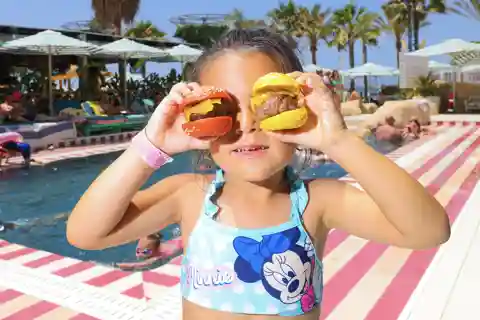 Ibiza Family Pass: Minigolf, Zugfahrt und Poolparty