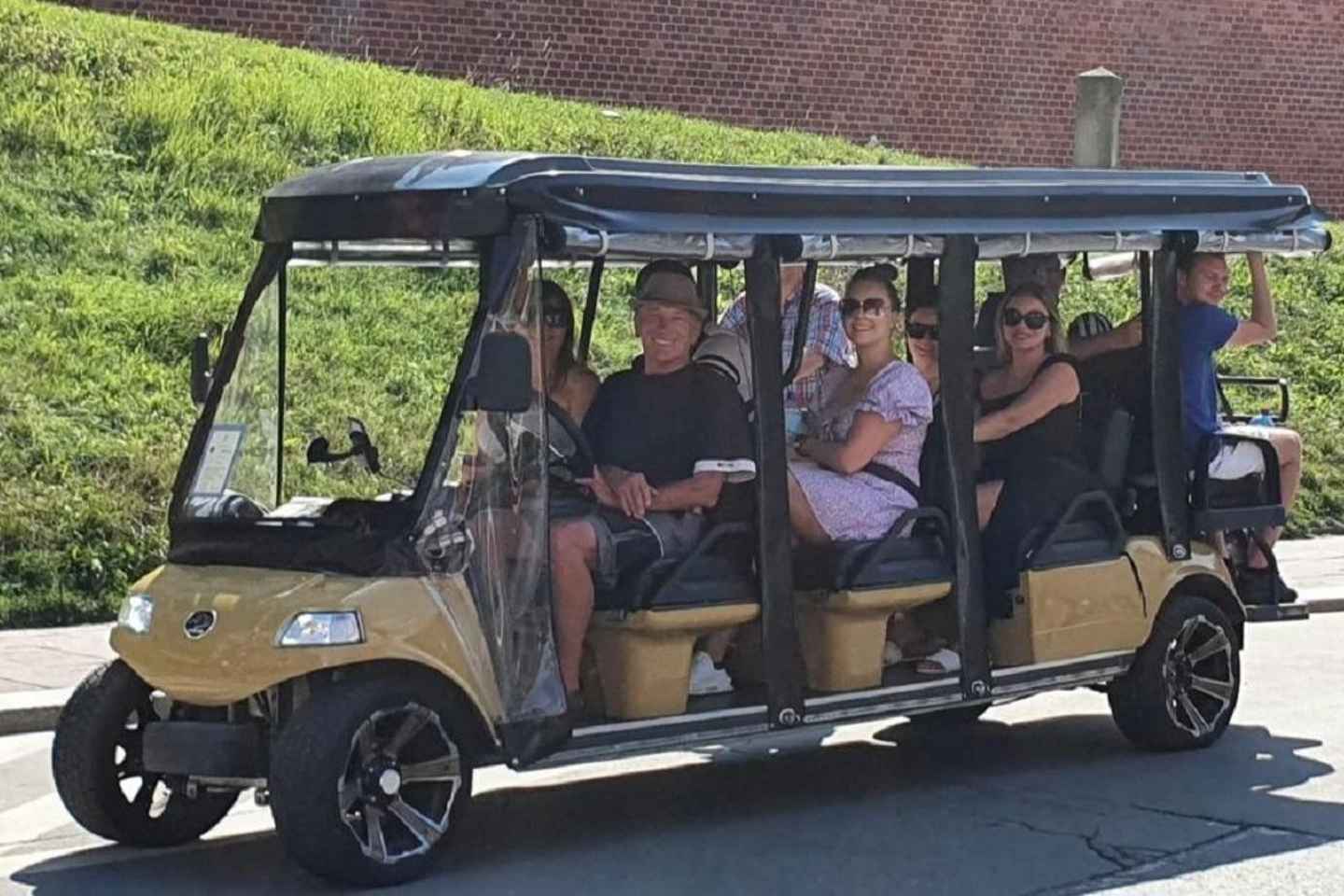 クラクフ市内観光：ゴルフカートで行くプライベートツアー！