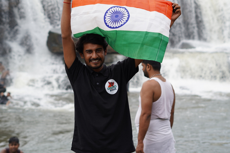 From Varanasi: Rohtas Waterfalls Guided Tour with Meals