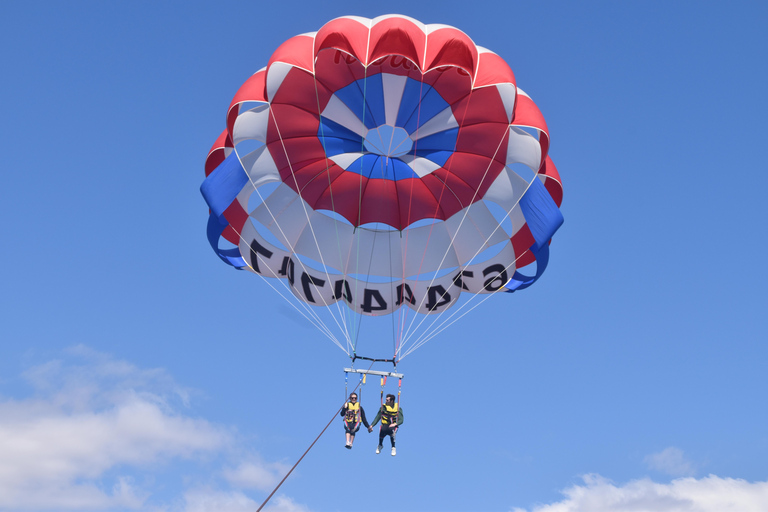 Alicante: rejs statkiem i parasailing z napojem