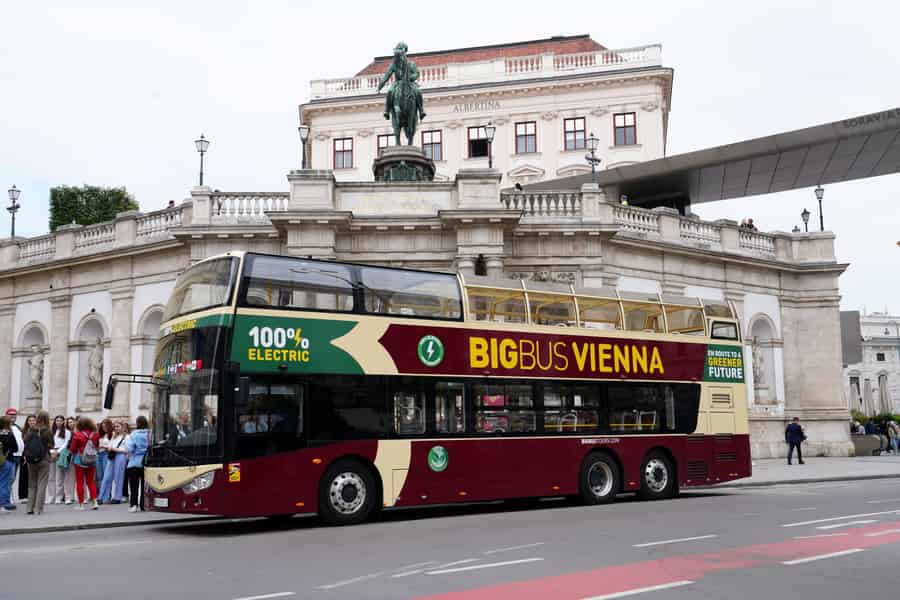 Wien: Hop-On/Hop-Off-Tour mit dem Big Bus im offenen Bus. Foto: GetYourGuide