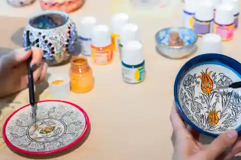 Melbourne: Ceramic Plates & Bowls Paint and Sip Classes