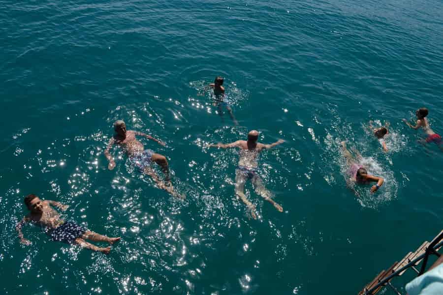 Rethymno: Bootsfahrt zu den Piratengrotten und zum Camarola-Bogen. Foto: GetYourGuide