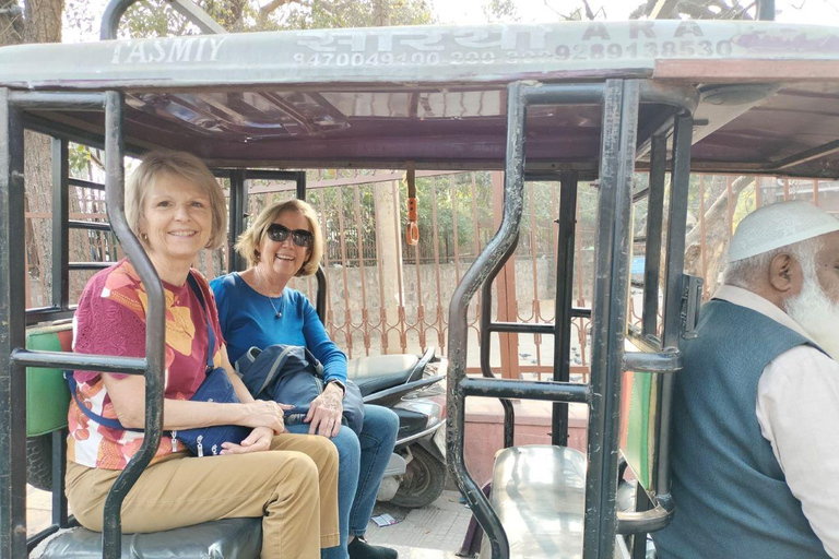 Wedding Wear & Bollywood Glam Shopping Tour (Women-Led Tour) Wedding Wear & Bollywood Glam Shopping Tour (Half-Day Tour)