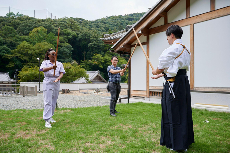 Osaka: Prywatna wycieczka na temat szermierki - Trenuj z arcymistrzem