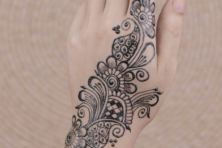 Henna on hands in Jaipur