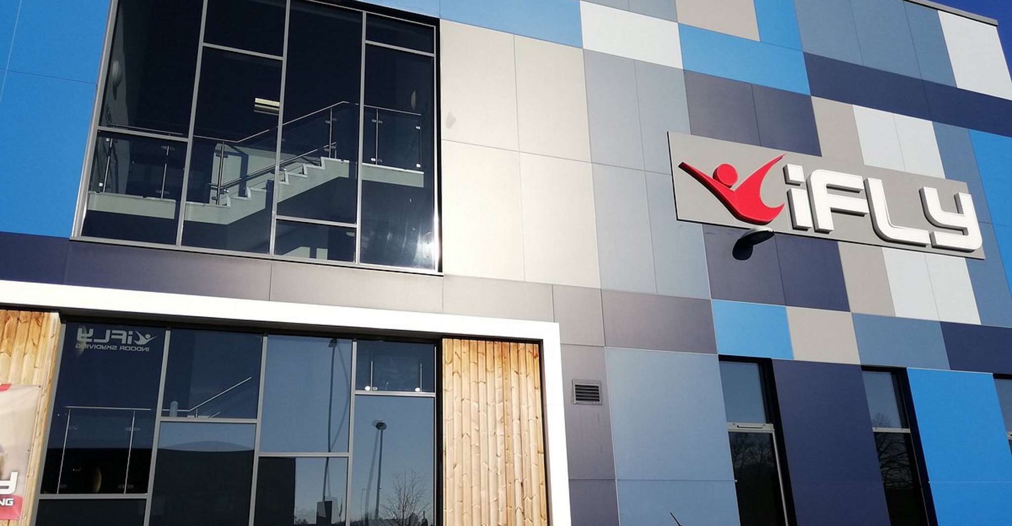 バスディングストーク,インドアスカイダイビング経験 2 "Flight" - Hizvo