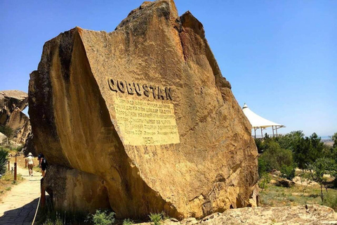 Baku: Qobustan e Abşeron (vulcano di fango, tempio del fuoco e Yanar Dağ)Baku: Gobustan e Absheron (vulcano di fango, tempio del fuoco e Yanardag)