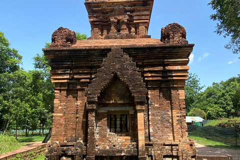 Hoi An: My Son Sanctuary Sunrise Tour with Breakfast