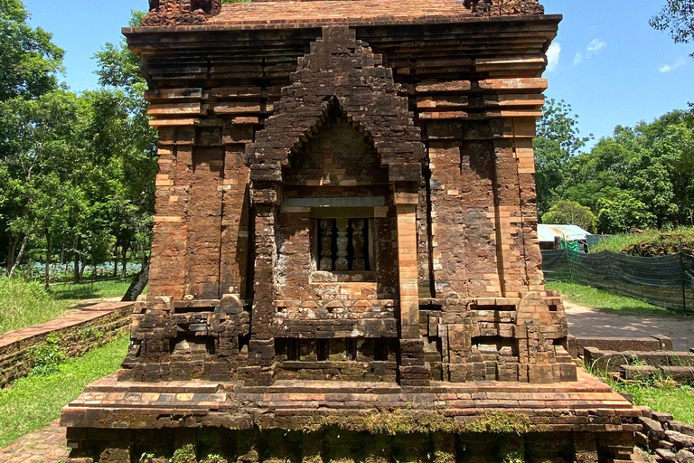 Hoi An: My Son Sanctuary Sunrise Tour with Breakfast