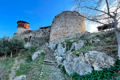 Excursion d&#039;une journée au château de Petrela et tyrolienne Albania Adventure