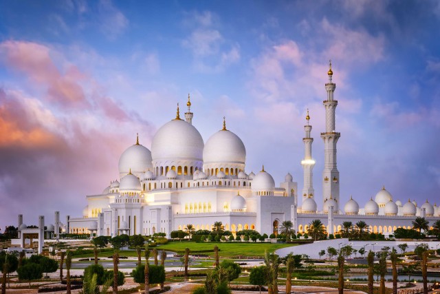 From Dubai:Sheikh Zayed Mosque, Emirate Palace, Dates Market