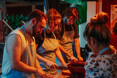 Phnom Penh: Dorpsrondleiding met kook- en etherische-olie-lesPhnom Penh: Dorpsrondleiding met kookles en workshop etherische oliën