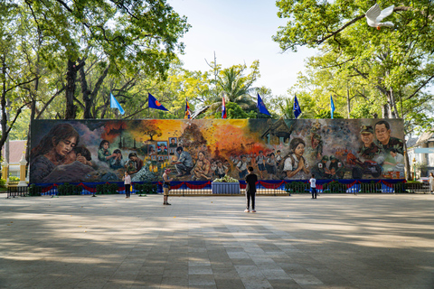 Siem Reap: Morning Food Tour, Market Walking & Street Art Vespa Tour Option