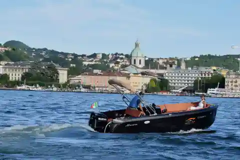 Lake Como: Boat Ride with an elegant Black Boat