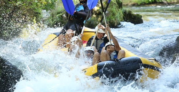 Split/Omiš: Rafting, Klippenspringen und Höhlentour