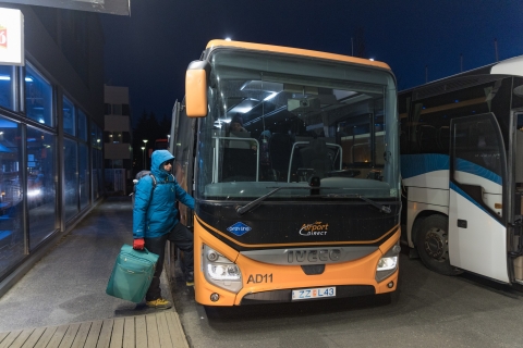 Lotnisko Keflavík (KEF): Transfer autobusem do/z ReykjavikuTransfer z lotniska w Keflaviku do hoteli w Reykjaviku