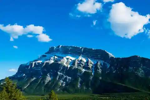 From Banff/Canmore: Guided Day Tour in Banff National Park
