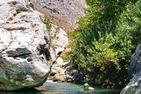 Kourtaliotiko-Schlucht: Geführte Flussabenteuerwanderung mit Mittagessen