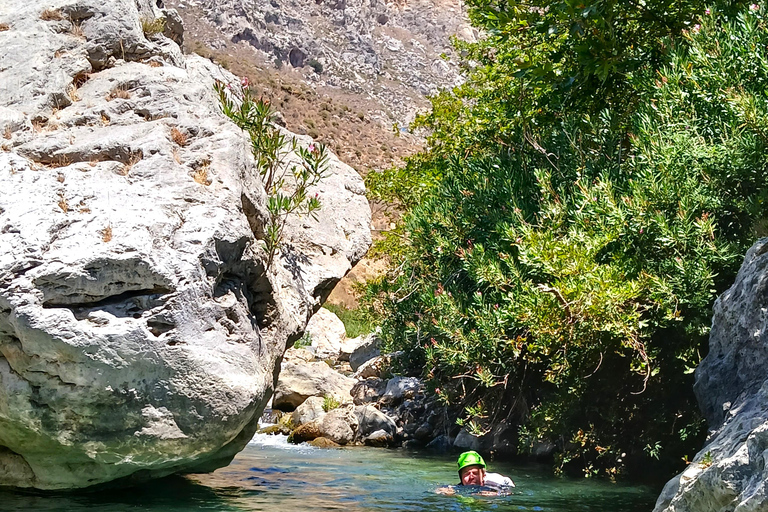 Kourtaliotiko-Schlucht: Geführte Flussabenteuerwanderung mit Mittagessen