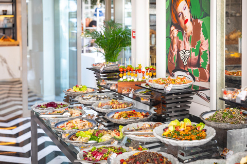 Dubai: Brunch del sabato al The Palm con cibo e bevande illimitatiBrunch con bevande analcoliche illimitate