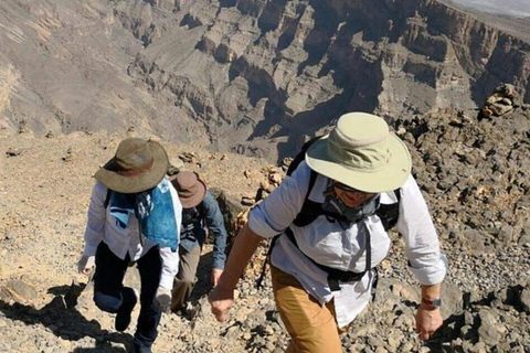 Muscat: Jebel Shams Balcony Walk & Wadi Nakhr Shared Tour