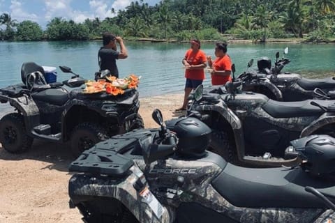Taha'a : aventure guidée en quad sur l'île avec dégustations et panoramas