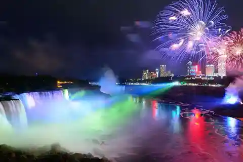 Wodospad Niagara - prywatna nocna wycieczka z kolacją, łodzią i wieżą