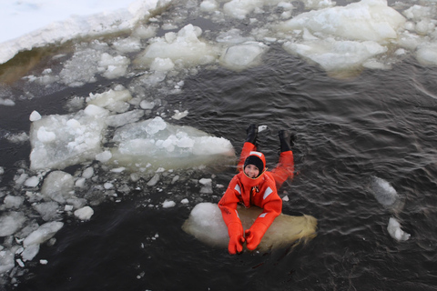 From Kemi: Icebreaker Cruise 3 h, Ice Floating & Transfer From Kemi: Icebreaker Cruise with Lunch and Ice Floating