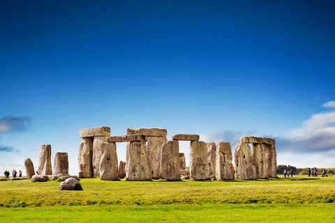 Vanuit Londen: dagtrip naar Stonehenge en Bath met geheime locatieStonehenge en Bath kleine groepstour vanuit London Eye