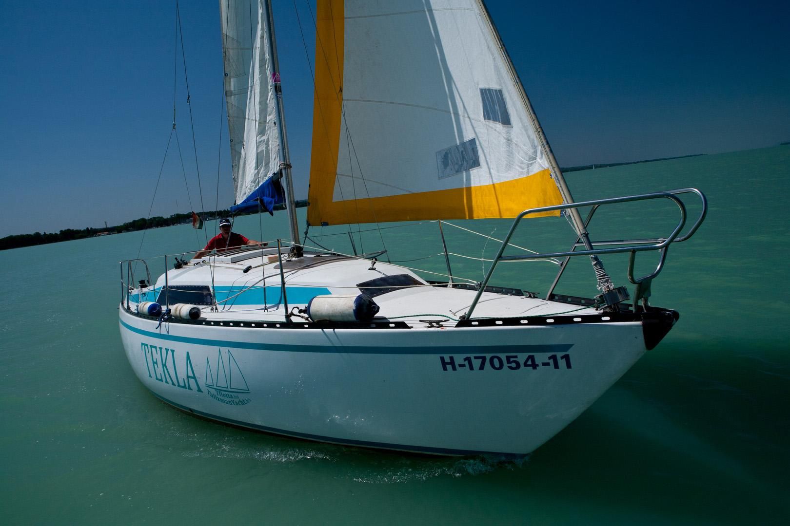Balaton: Segelboot-Verleih mit Kapitän für 6–12 Personen, 2 Stunden