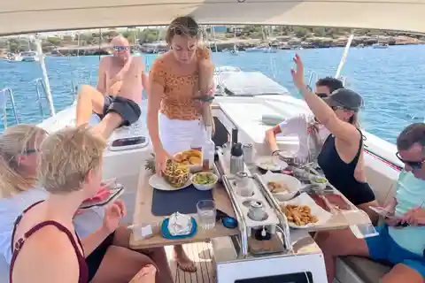 Mallorca: Sejlcharter i Palmabugten med snacks og drikkevarer