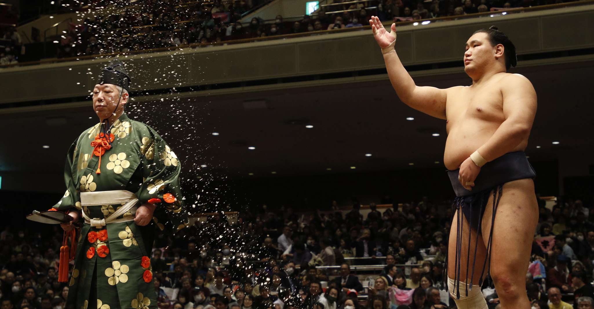 Osaka: Sumo Wrestling Tournament with Chair Seat Tickets photo 6