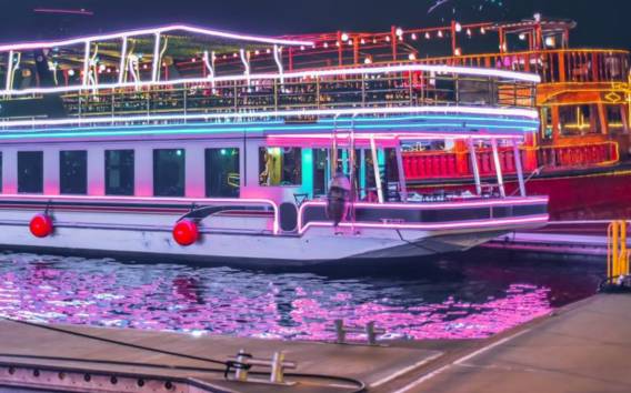 Dubai: Luxus-Dinner-Kreuzfahrt mit Live-Unterhaltung