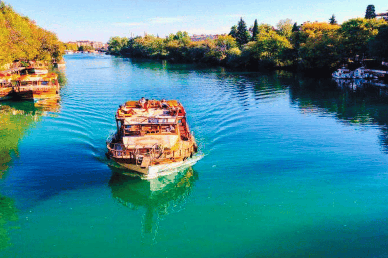 Alanya: crociera sul fiume con cascata Manavgat e visita al bazarTrasferimento dagli hotel di Alanya