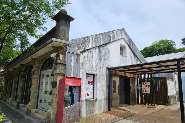 Tamsui: Historic Landmarks and Riverside Morning Tour Small-Group Tour Only