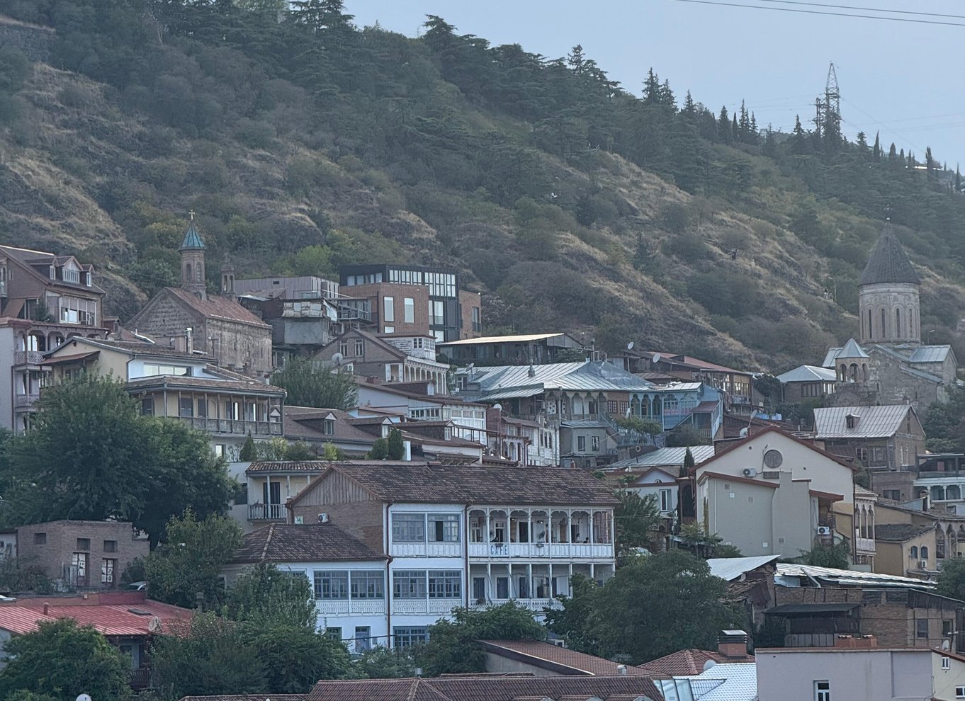 Oplevelse med byvandring i Tbilisi, vinsmagning og bådtur på floden